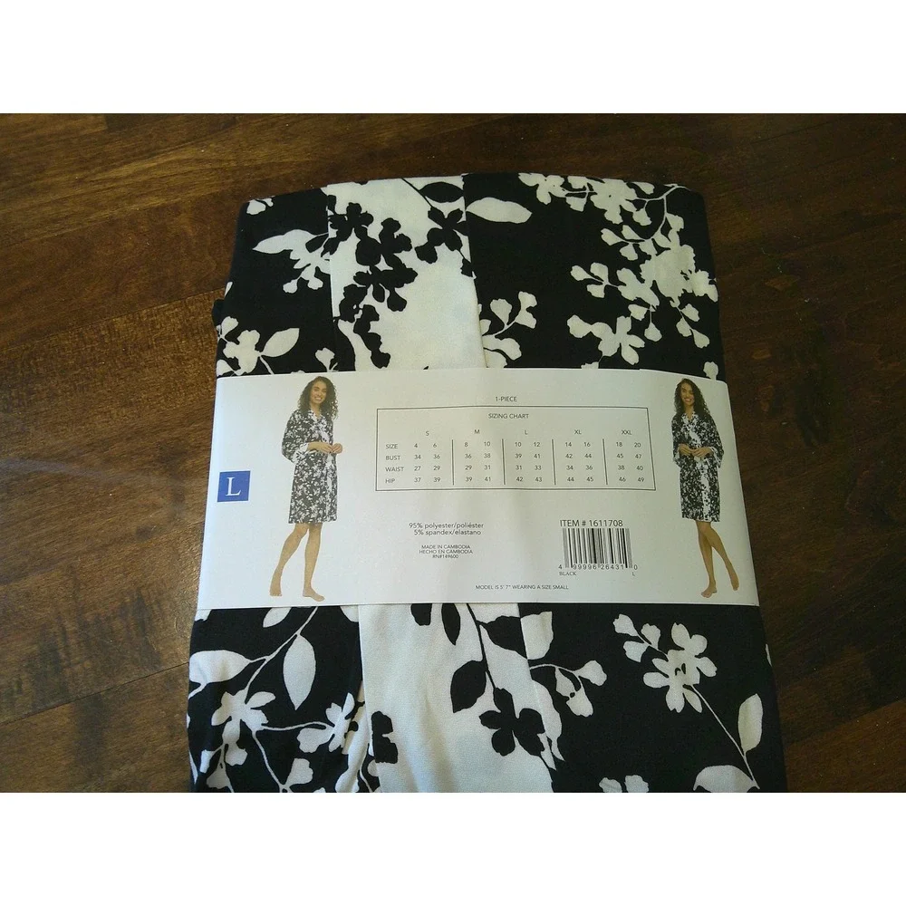 Flora Nikrooz Wrap Robe Womens‎ L Black White Floral NWT Soft Loungewear 1611708